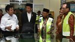 Bersarung, Begini Gaya Nyantri Jokowi di Sumenep