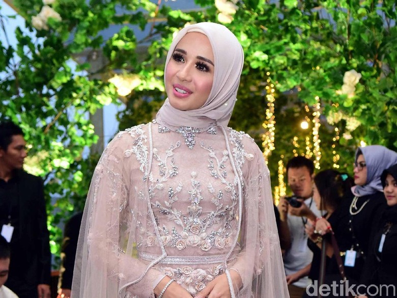 Rumah Rp 9 M Bella Ditaksir Anak Jokowi, Hubungan Sule dengan Sinden Cantik Rumah Rp 9 M Bella Ditaksir Anak Jokowi, Hubungan Sule dengan Sinden Cantik