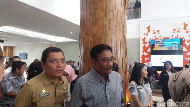 Gubernur DKI Jakarta Djarot S Hidayat mengunjungi Mal Pelayanan Publik.