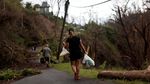 Berbelanja di Reruntuhan Puing Supermarket Puerto Rico