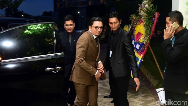Laudya Cynthia Bella Terpisah dari Engku Emran ke Lokasi Resepsi
