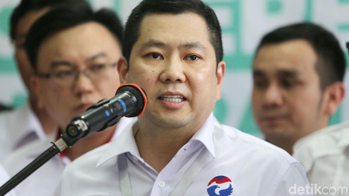 Hary Tanoe Daftarkan Perindo ke KPU Partai Persatuan Indonesia (Perindo) mendaftarkan diri sebagai peserta Pemilu 2019, Senin (9/10/2017). Pendaftaran dipimpin langsung oleh Ketua Umum Perindo Hary Tanoesoedibjo (HT)