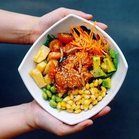 Yuk, Makan Malam Sehat dengan <i>Poke Bowl</i> di 4 Tempat Ini