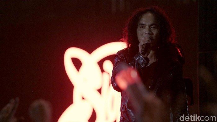 Slank saat tampil di acara Synchronize Fest 2017.