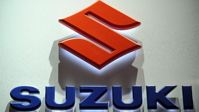 Logo Suzuki The Suzuki logo is displayed during the Los Angeles Auto Show on December 2, 2009 in Los Angeles, California. The Los Angeles Auto Show will be open to the public December 4 to 13. AFP PHOTO / GABRIEL BOUYS / AFP PHOTO / GABRIEL BOUYS