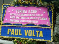 Karangan Bunga Banjiri Balai Kota di Akhir Masa Jabatan Djarot