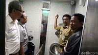 Gubernur DKI Jakarta Djarot Saiful Hidayat berharap smart toilet juga dibangun di pusat-pusat keramaian.