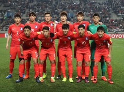 Korea Selatan tidak pernah absen di Piala Dunia sejak 1986. Namun, setelah mencapai semifinal di negaranya sendiri pada 2002, laju terjauh Korsel hanya sampai babak 16 besar pada tujuh tahun silam. Tahun depan, sampai mana Taeguk Warriors? Foto: Chung Sung-Jun/Getty Images