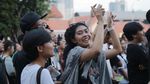 Tercyduk! Wajah Bahagia Penonton Synchronize Fest Nonton Kahitna Bareng Pasangan