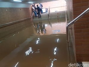 Karena Hujan Deras Tadi, Stasiun Tebet Sempat Kebanjiran