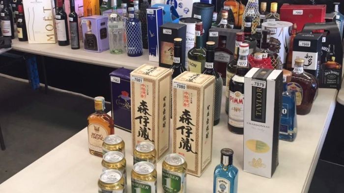 Barang yang Tertinggal di Bandara Sydney Akan Dilelang Untuk Amal