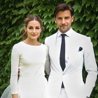 Fashionista Olivia Palermo tak memilih gaun megah Vera Wang atau Valentino di hari besarnya. Pilihannya justru lebih kasual dengan sweatshirt ivory dan celana pendek di balik rok tullenya. Gaun yang tak biasa ini didesain oleh Carolina Herrera.Foto: Ist.