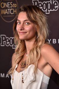 Paris Jackson Tetap Cantik Meski Tanpa Makeup dan Rambut Ketiak Gondrong