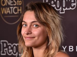 Paris Jackson Tetap Cantik Meski Tanpa Makeup dan Rambut Ketiak Gondrong