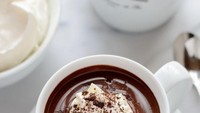 Kalau ingin yang pekat dan mantap. French Hot Choco bisa jadi pilihan. Diberi campuran susu, krim segar dan tentu saja cokelat Prancis berkualitas. Foto: Istimewa Foto: Istimewa