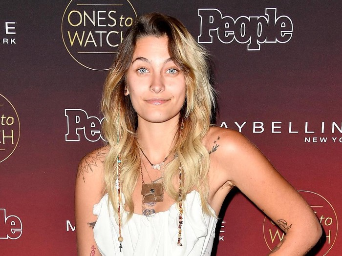 Paris Jackson INGLEWOOD, CA - AUGUST 27: Paris Jackson attends the 2017 MTV Video Music Awards at The Forum on August 27, 2017 in Inglewood, California. (Photo by Frazer Harrison/Getty Images)