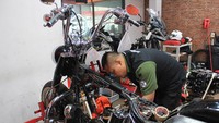 Merawat harley-Davidson rupanya hal itu tidak sepenuhnya sulit, karena bagi Workshop Manager Baikers Garage, Agung Setiyano, saat dikunjungi detikOto, di Fatmawati, untuk bisa merawat Harley-Davidson itu tidaklah sulit. Foto: Khairul Imam Ghozali