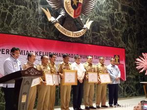 Menkum Beri Penghargaan untuk 29 Kelurahan Sadar Hukum