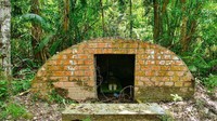 Dibalik keindahanannya, tersimpan cerita kelam mengenai pulau ini. Pada tahun 1939 Pulau ini merupakan tempat pembuangan bagi narapidana dan tahanan politik (Dave Stamboulis/BBC)