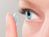 Jangan Asal Pakai Softlens, Ini yang Harus Dilakukan