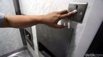 Melihat dari Dekat Smart Toilet di Halte TransJakarta Monas