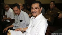 Begini tenangnya wajah Gamawan saat menunggu persidangan dimulai dan giliran bersaksi.