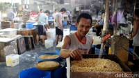 Harga kedelai lokal mulai mengalami kenaikan dari harga Rp 6.500 sekarang sudah mencapai Rp 7000.