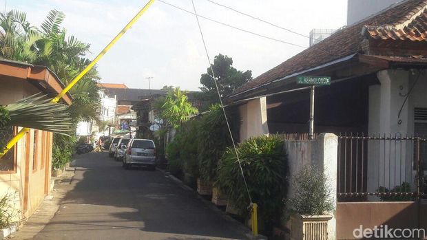 Jalan masuk ke rumah kontrakan KH Agus Salim Gang Lontar Satu (Foto: Erwindar)