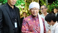 Dai kondang ini menggunakan kemeja batik. Foto: Ismail