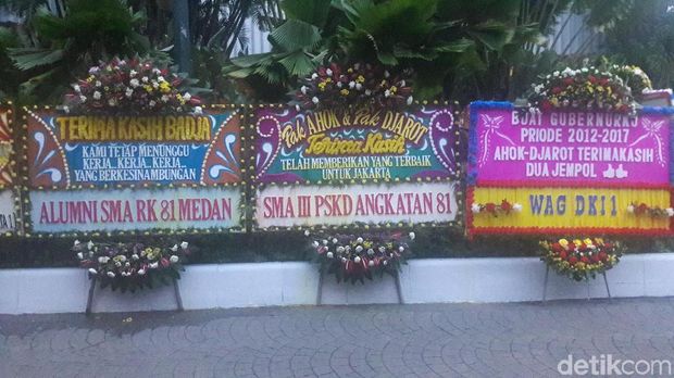 Ada Kiriman Karangan Bunga dari 'Uno Family' untuk Ahok-Djarot
