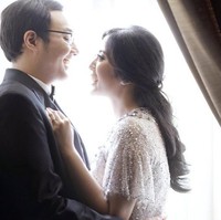 Romantisme terlihat pada foto prewedding Nindya dan M Herviano Widyatama. Pernikahan mereka sempat menjadi viral karena keduanya adalah anak dari dua petinggi polri. Komjen Budi Waseso (Buwas) adalah ayah dari Nindya. Komjen Buwas berbesanan dengan Kepala BIN Jenderal Budi Gunawan (BG). Foto: ist