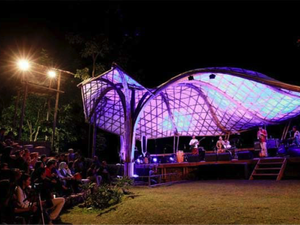 Kolaborasi Vina Panduwinata dan Ikmal Tobing di Ijen Jazz 2017