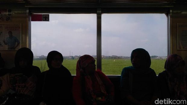 Sudah Beroperasi, Begini Rasanya Naik KRL Jakarta-Cikarang