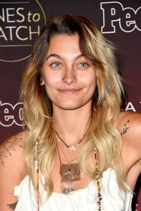 Paris Jackson Tetap Cantik Meski Tanpa Makeup dan Rambut Ketiak Gondrong