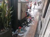 Waduh, Sampah Menumpuk di Jalan Otista Bandung