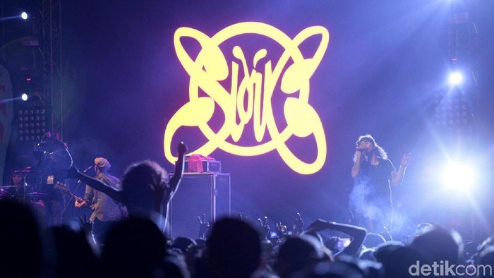 Slank saat tampil di acara Synchronize Fest 2017.