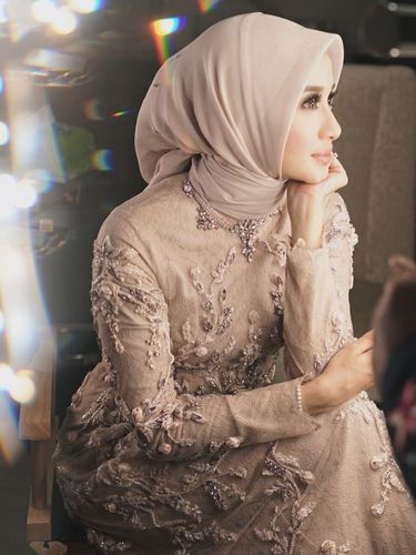 Alasan Laudya Cynthia Bella Pakai Jumpsuit Saat Gelar Resepsi di Bandung