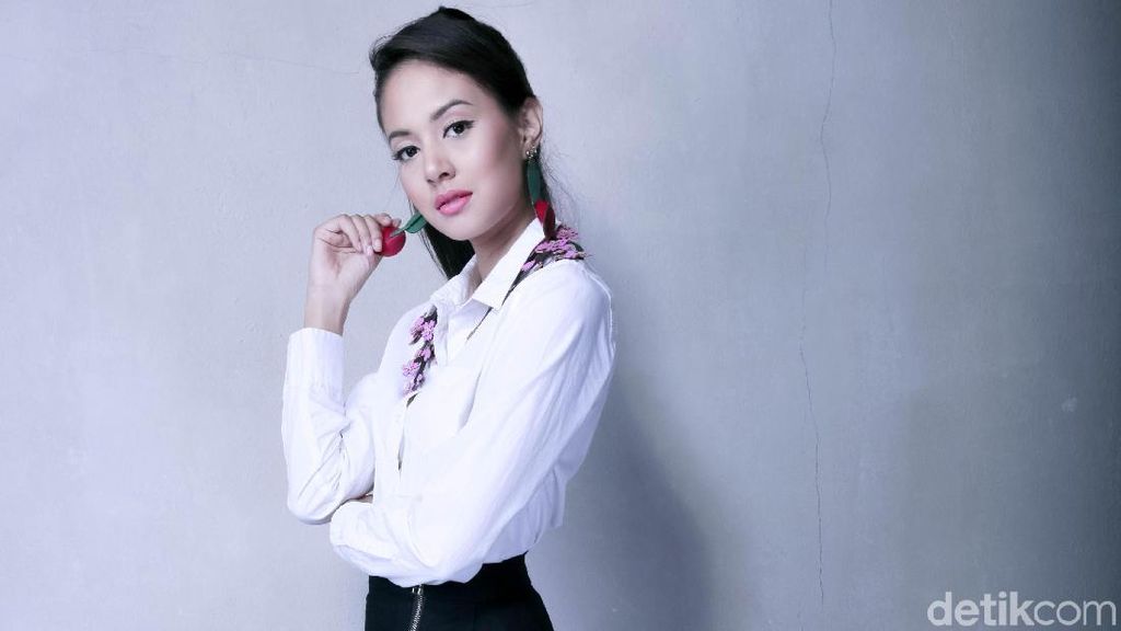 Semampainya Aurelie Moeremans Celeb of The Month Bulan Ini