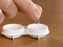 Risiko Pakai Softlens di Tengah Abu Vulkanik yang Perlu Diwaspadai