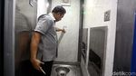 Melihat dari Dekat Smart Toilet di Halte TransJakarta Monas