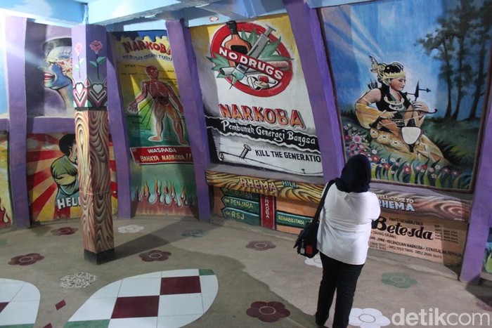 Ada Makna di Setiap Lantai Gereja Ayam