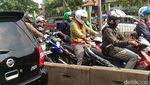 Gara-gara Ngotot Terobos Busway: Terjepit Bus Hingga Dipukul Mundur