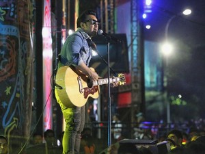 Karaoke Panjang Bersama Naif di Synchronize Fest 2017