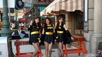 Ada juga yang berdandan dengan kostum batman, plus stocking jaring-jaring. Seksinya.. (Wahyu/detikTravel)