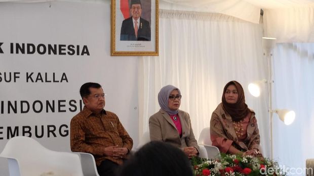 Di acara ini, Wapres Jusuf Kalla (JK) hadir ditemani istrinya, Mufidah Jusuf Kalla
