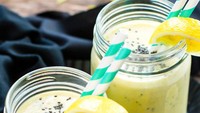 Biji chia, lemon dan pisang dipadukan untuk menetralkan rasa kunyit yang kuat pada smoothie ini.