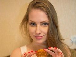 Sosok Pria China Penakluk Wanita Cantik Ukraina
