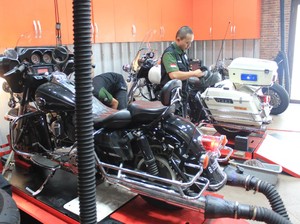 Harley-Davidson Bisa Tambal Ban di Pinggir Jalan?