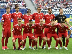 Rusia otomatis lolos karena menjadi tuan rumah. Laju terbaik Rusia selama ini hanya sampai fase grup. Si Beruang Merah akan berusaha agar tidak malu di depan publiknya sendiri. Foto: Mladen Antonov/AFP Photo