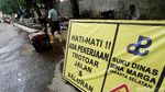Pembangunan Trotoar dan Saluran Air di Sekitar Stasiun Kebayoran Baru